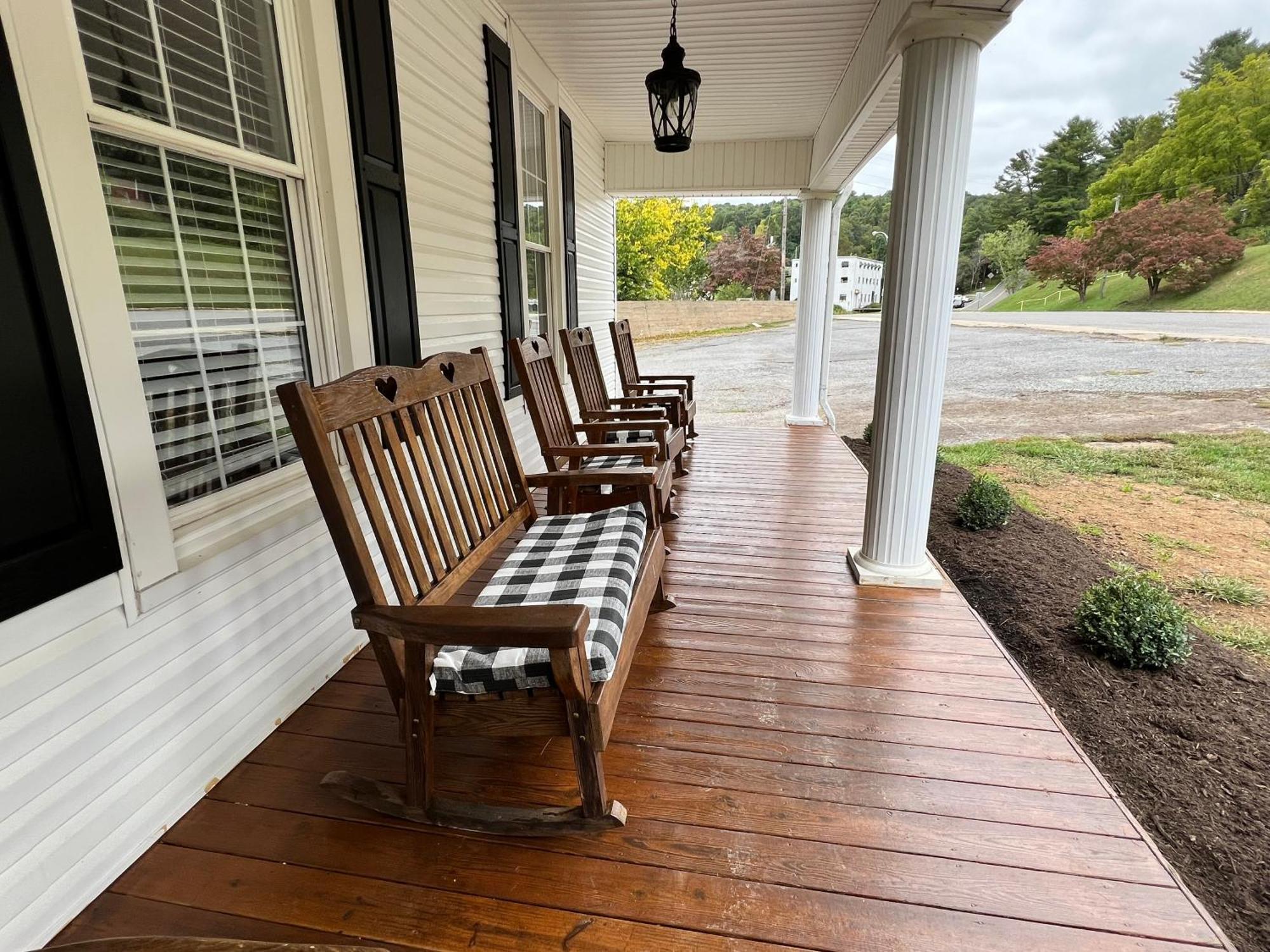 The Washington Inn Galax Bagian luar foto