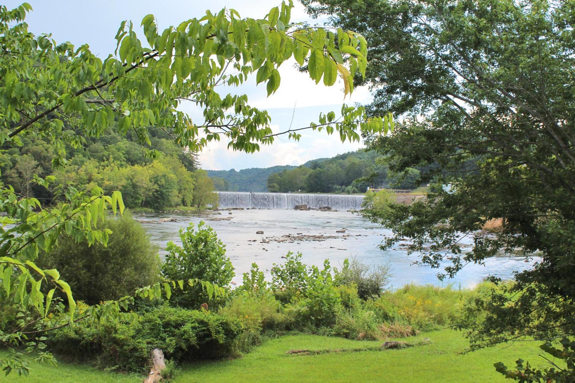 The Washington Inn Galax Bagian luar foto