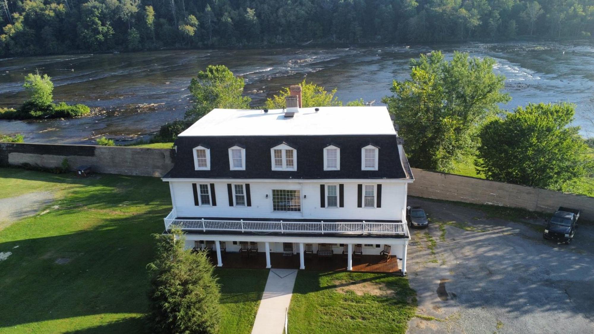 The Washington Inn Galax Bagian luar foto